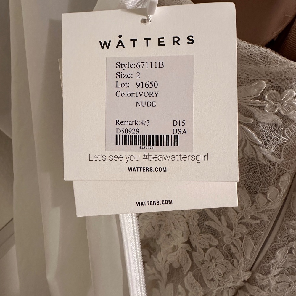 Never Worn Wedding Dress - Picture 2 of 2